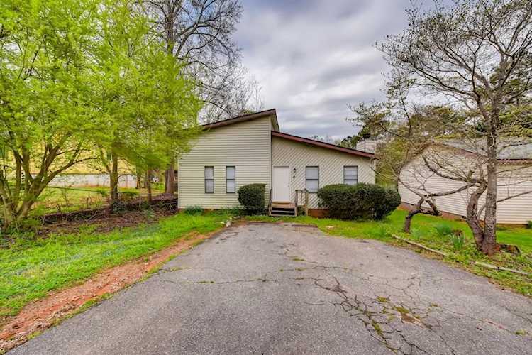 2120 Pinetree Dr Cumming, GA 30041