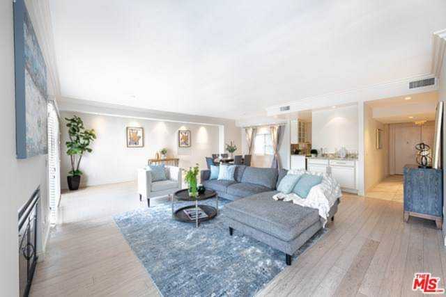 121 S Palm Drive #404 Beverly Hills, CA 90212