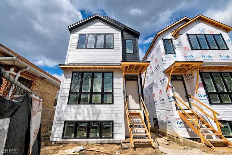 5028 W Ainslie St Chicago, IL 60630