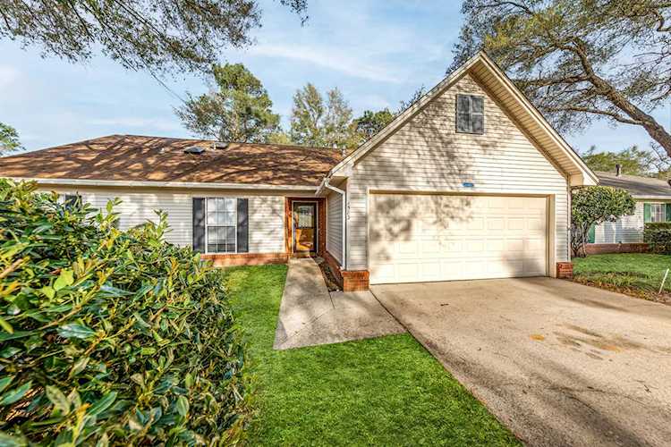 1583 Meadowbrook Court Niceville, FL 32578