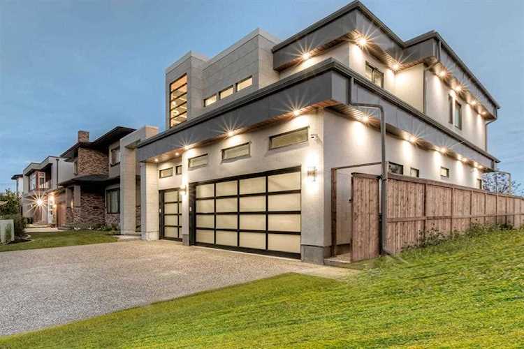 102 Malibou Rd Calgary, AB T2V 1X4