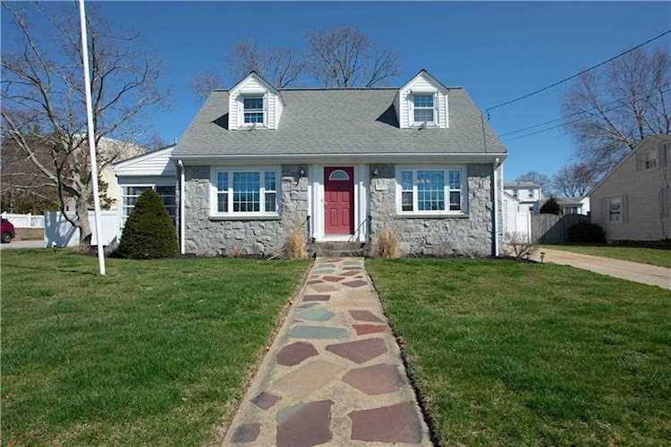 88 Allerton Ave East Providence, RI 02914