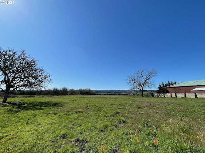 27580 SW Laurel Rd Hillsboro, OR 97123