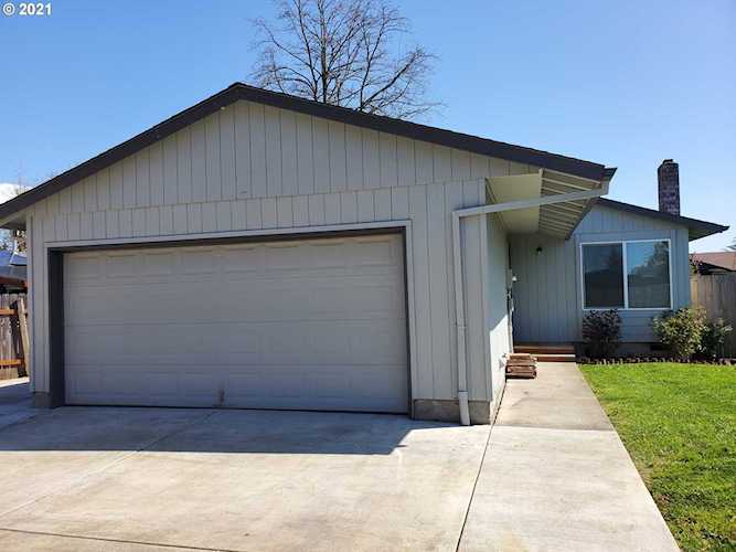 2160 NE Sunrise Ln Hillsboro, OR 97124