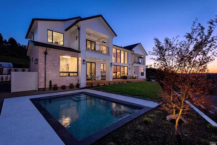 3952 Skyfarm Drive Santa Rosa, CA 95403