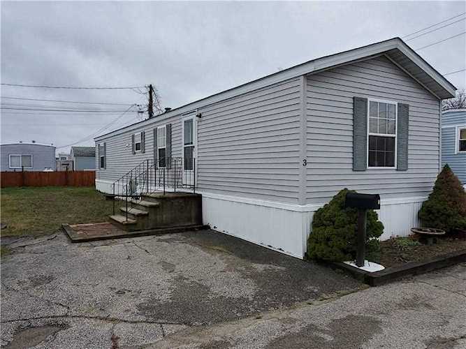 3 East Dr East Providence, RI 02916