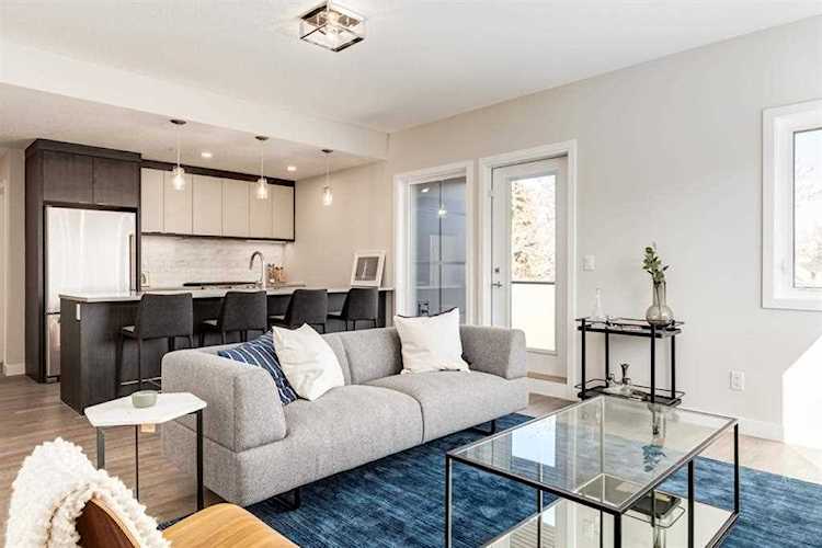 3375 15 St SW #221 Calgary, AB T2T 4A2