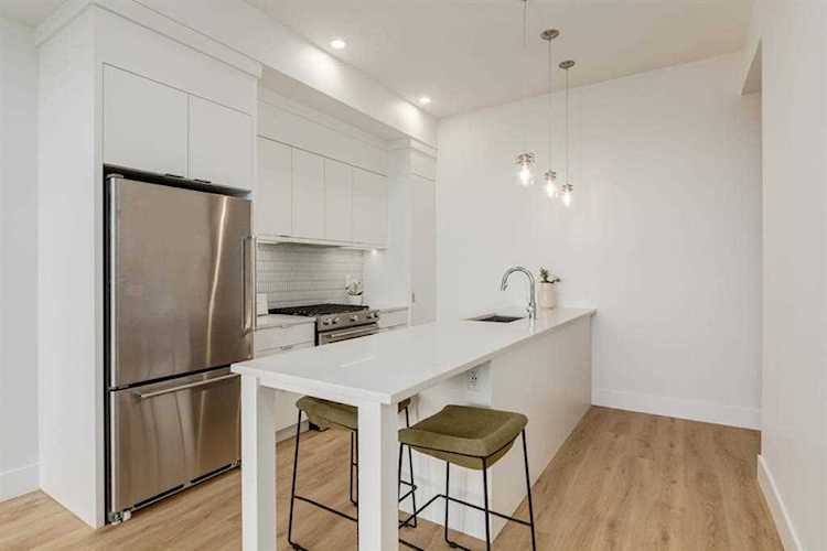 3375 15 St SW #412 Calgary, AB T2T 4A2