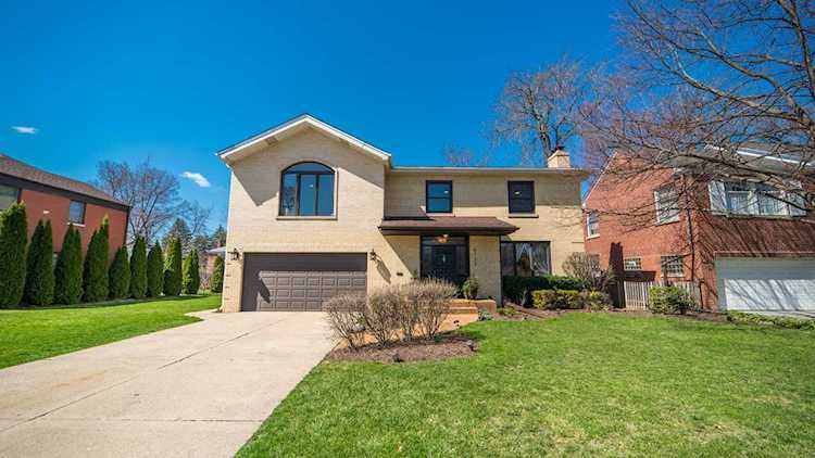 6722 N Nokomis Ave Lincolnwood, IL 60712