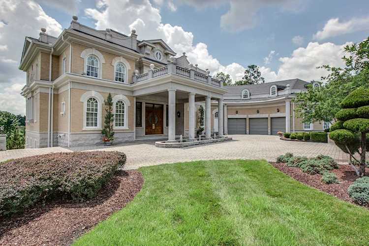 2 Carmel Ln Brentwood, TN 37027