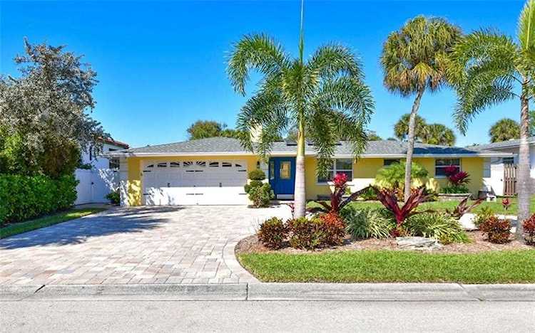 339 Avenida De Paradisio Sarasota, FL 34242
