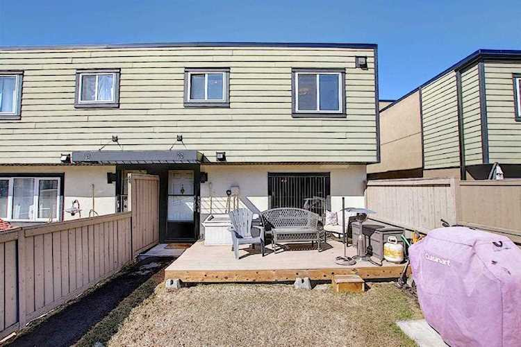 3809 45 St SW #22 Calgary, AB T3E 3H4