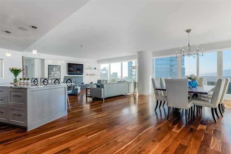 1011 W Cordova Street #3706 Vancouver, BC V6C 0B2