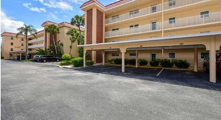 1250 N Portofino Dr #203MAR Sarasota, FL 34242