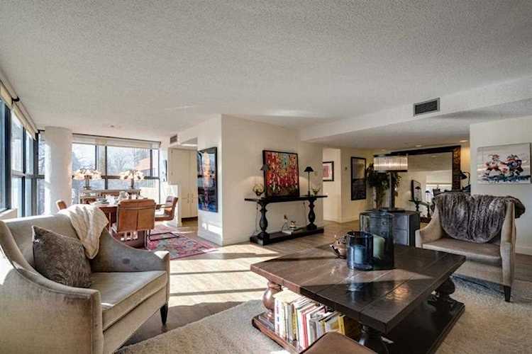 318 26 Ave SW #202 Calgary, AB T2S 2T9