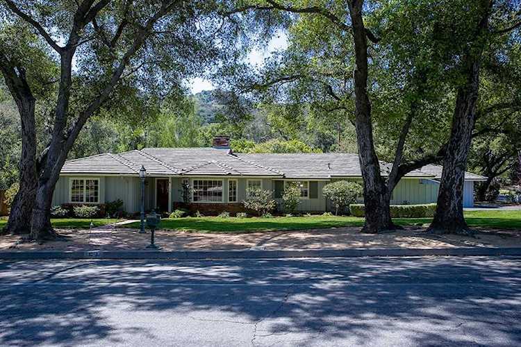 1218 Descanso Drive La Canada Flintridge, CA 91011