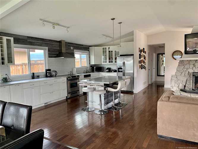 2565 Thacker Drive West Kelowna, BC V1Z1W4