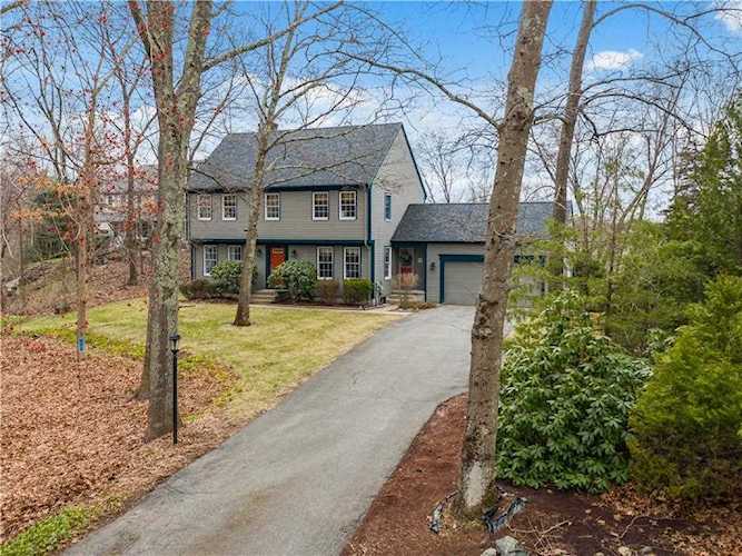 20 Barberry Hill Rd Cumberland, RI 02864