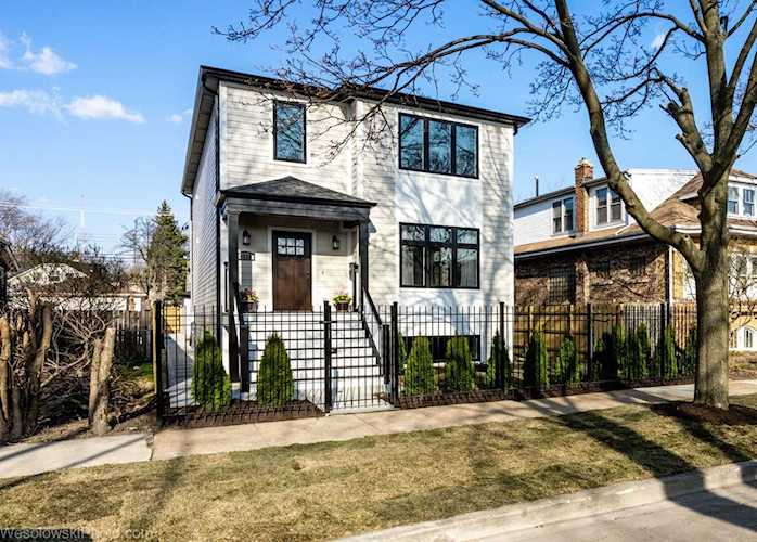 5520 N Luna Ave Chicago, IL 60630