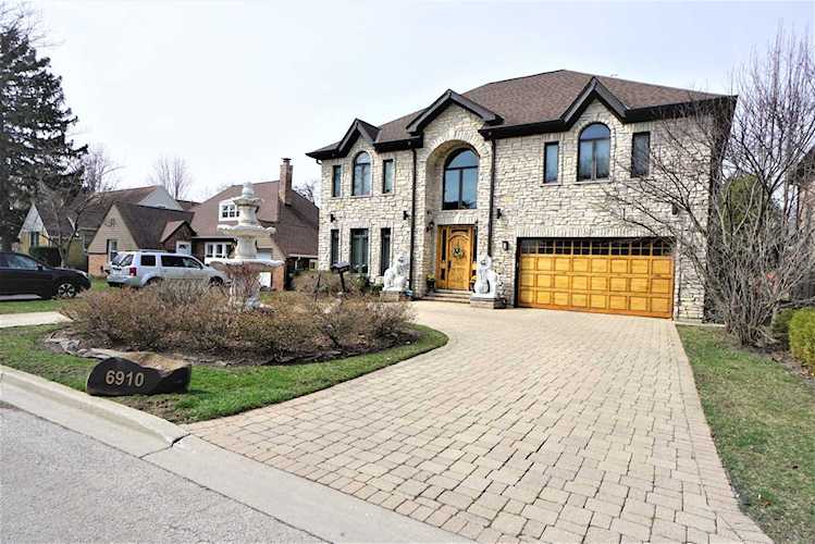 6910 N Knox Ave Lincolnwood, IL 60712
