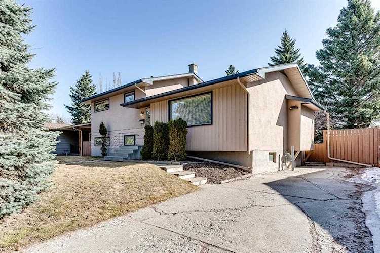 84 Sinclair Crescent SW Calgary, AB T2W 0L9