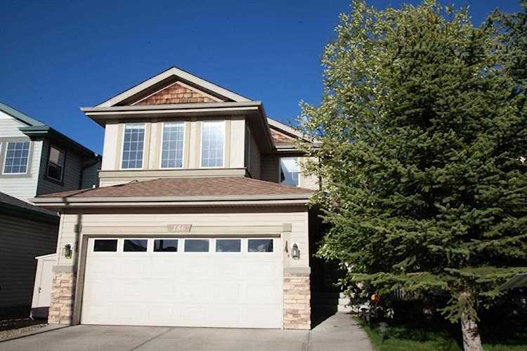 186 Everstone Dr SW Calgary, AB T2Y 4V1