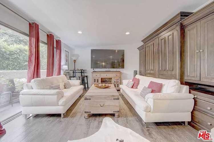 8400 De Longpre Avenue #106 West Hollywood, CA 90069