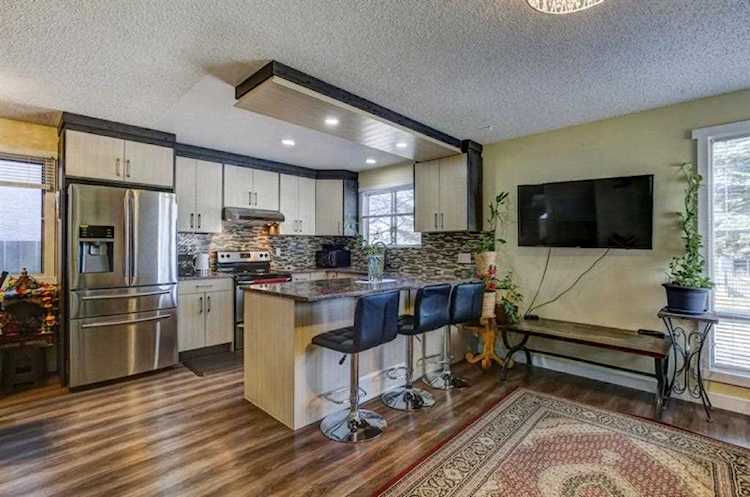 20 Castleridge Close NE Calgary, AB T3J 1Y9