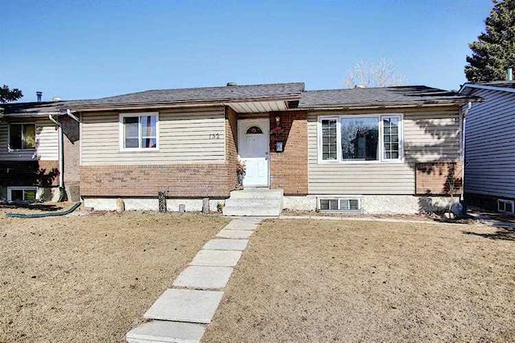 152 Rundlecairn Rd Calgary, AB T1Y 2X5
