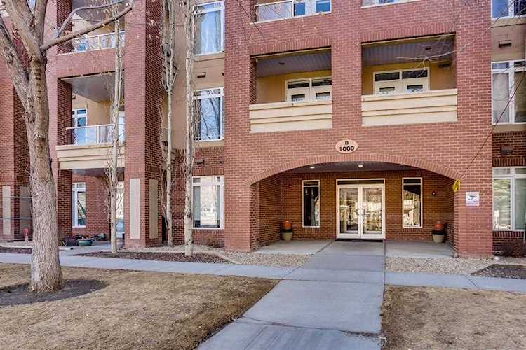 24 Hemlock Crescent SW #1202 Calgary, AB T3C 2Z1