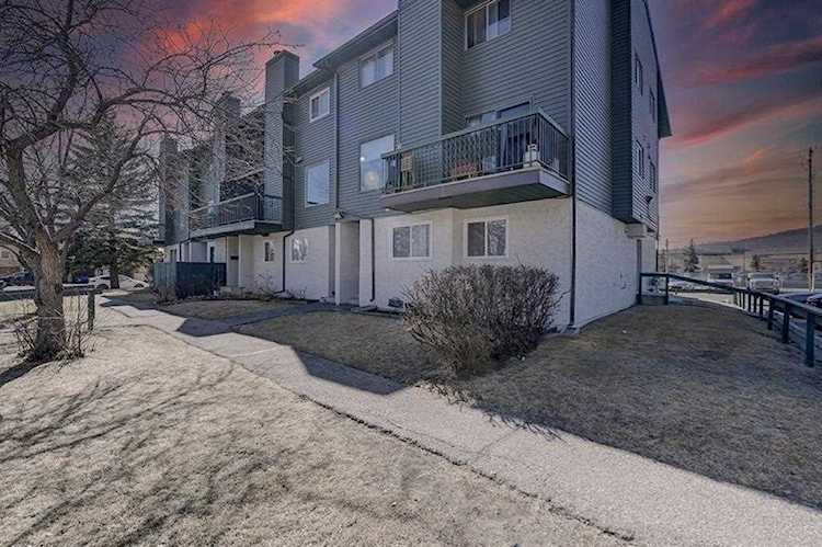 2511 38 St NE #5 Calgary, AB T2A 3K7