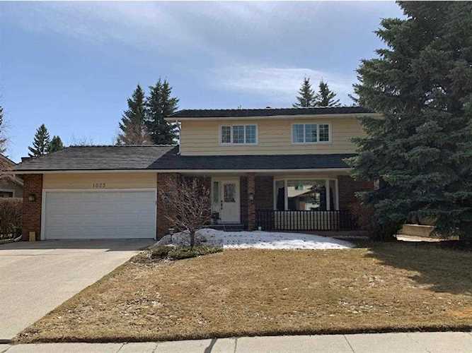 1023 Varsity Estates Dr NW Calgary, AB T3B 3B1