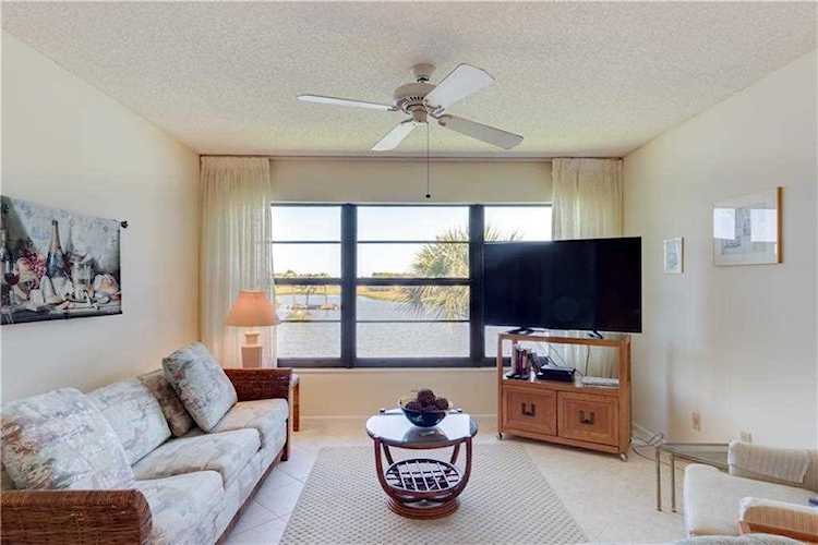 5 Plantation Dr Vero Beach, FL 32966