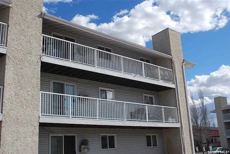 2406 Heseltine Rd Regina, SK S4V 1N9