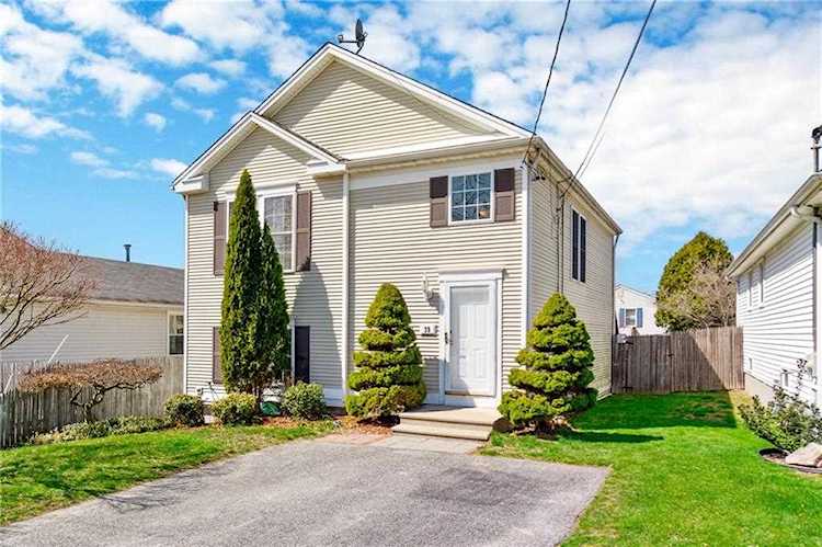 39 Stoney View Dr Cumberland, RI 02864