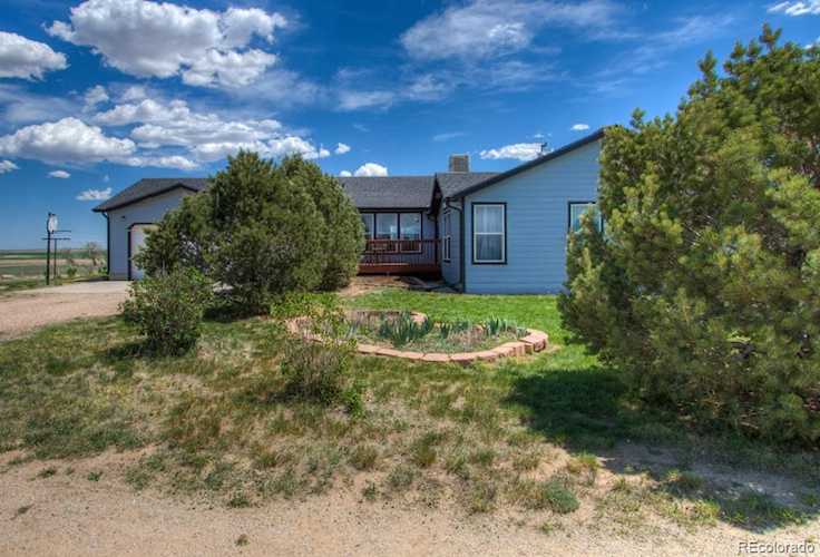 9640 Defoe St Strasburg, CO 80136