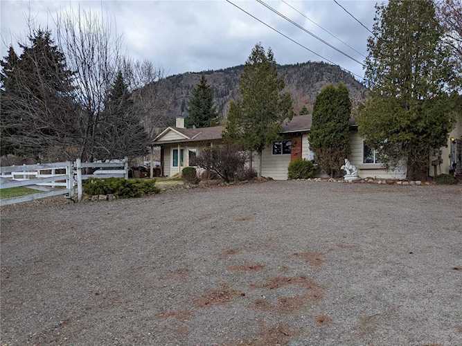 1935 Brentwood Road Kelowna, BC V1P1H2