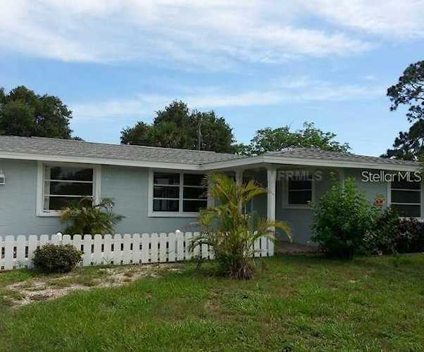 2415 Bridgewater Ln Sarasota, FL 34231