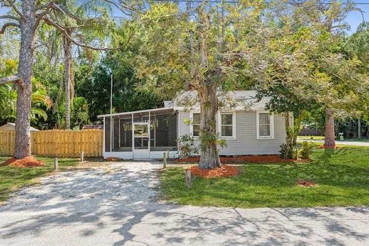 1715 Pattison Ave Sarasota, FL 34239