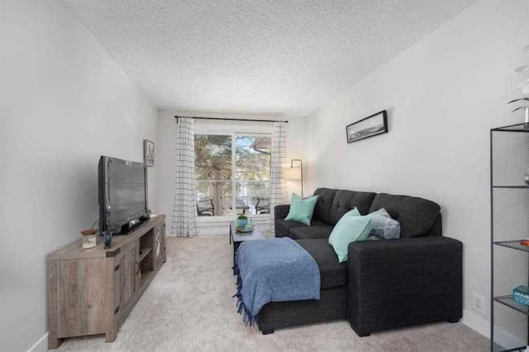 5601 Dalton Dr NW #20 Calgary, AB T3A 2E2