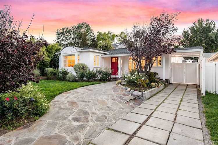 3781 Mound View Avenue Studio City, CA 91604