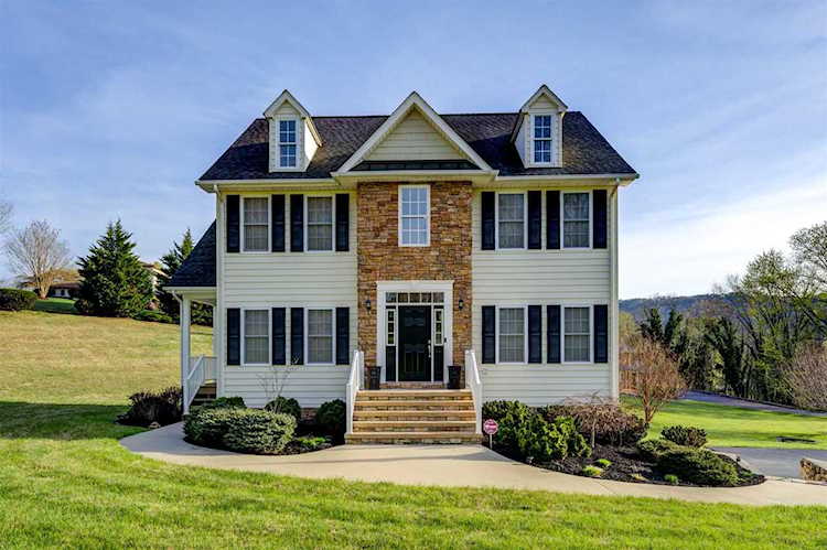 25 Surry Daleville, VA 24083
