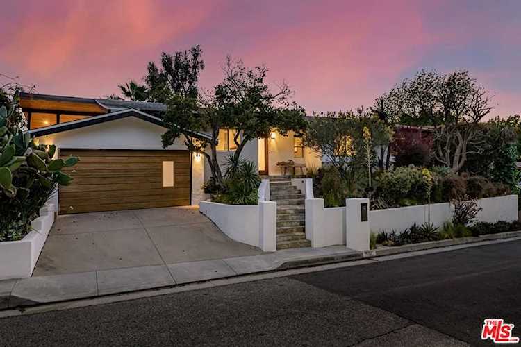 6570 Lakeridge Road Los Angeles, CA 90068