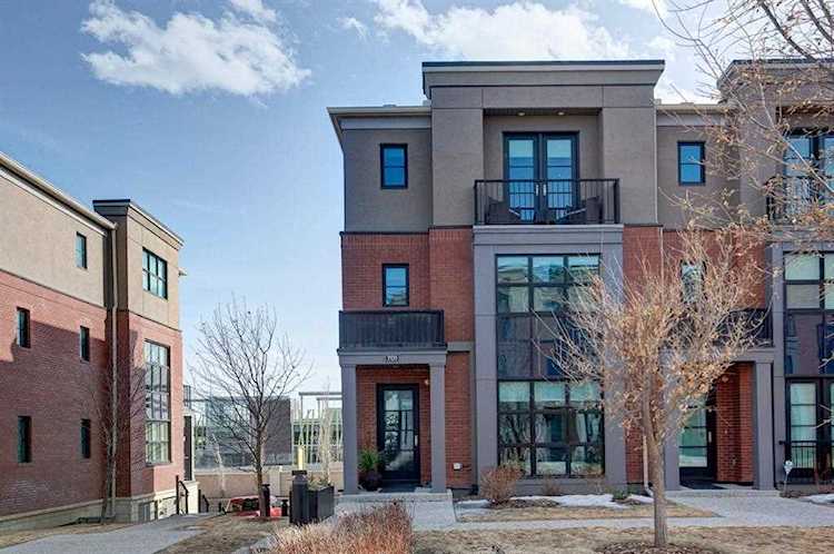 701 Aspen Meadows Hill SW Calgary, AB T3H 0G4