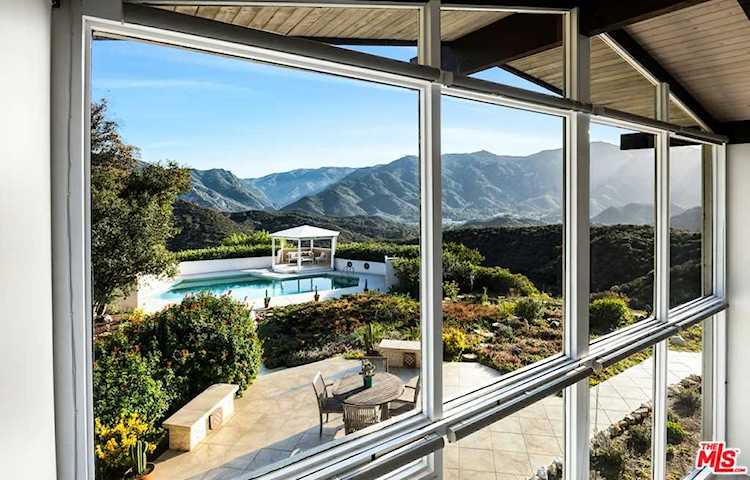 26094 Mulholland Highway Calabasas, CA 91302