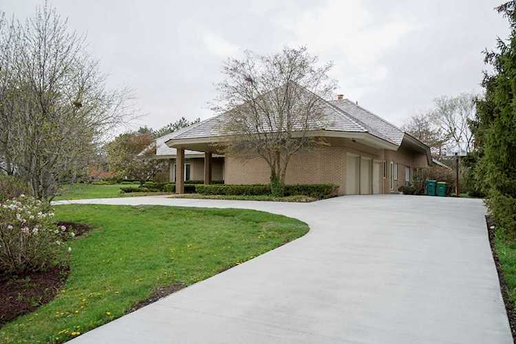 1218 Schaeffer Rd Long Grove, IL 60047