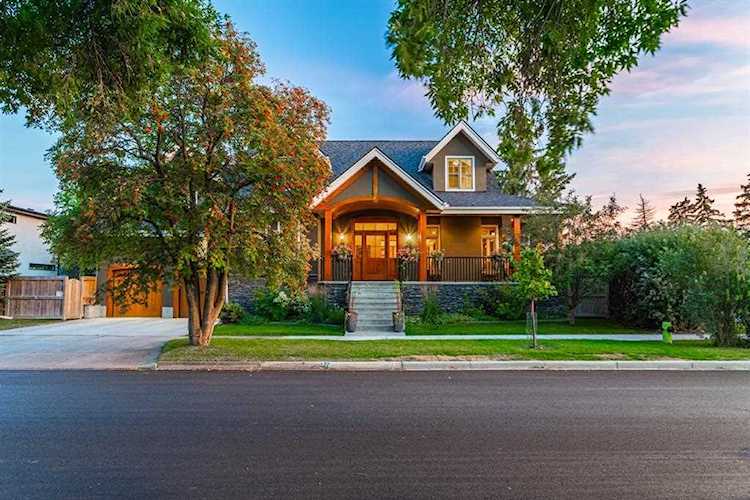 239 8 Ave NW Calgary, AB T2M 0A7