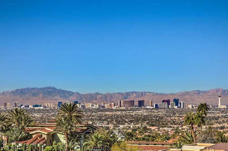 635 Schrieber St Las Vegas, NV 89110