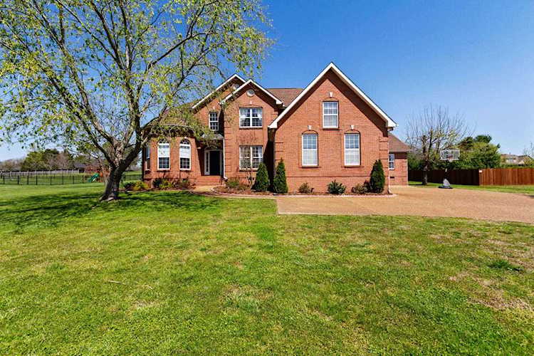 2788 Thompson Station Rd E Thompsons Station, TN 37179