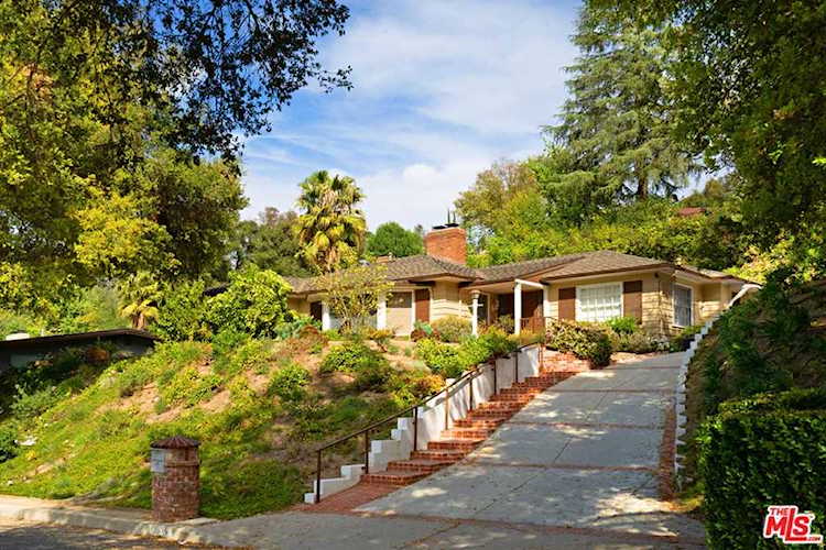 3924 Woodfield Drive Sherman Oaks, CA 91403